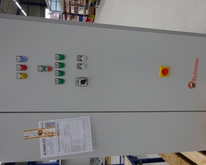 Control cabinet manure removel